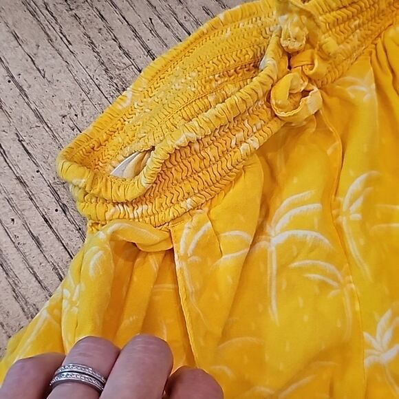 Yellow summer palm tree shorts size 8 girls - Picture 2 of 6